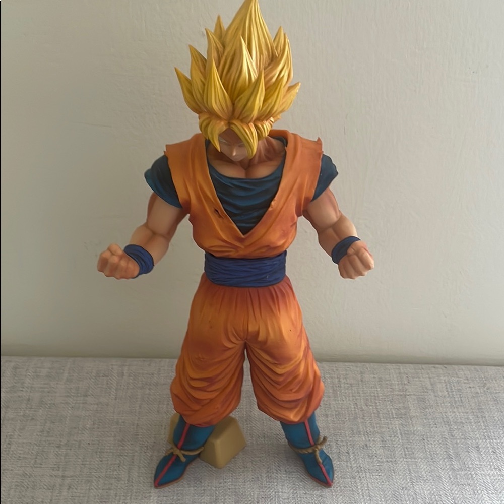 Dragon Ball Z Super Saiyan Goku Figure